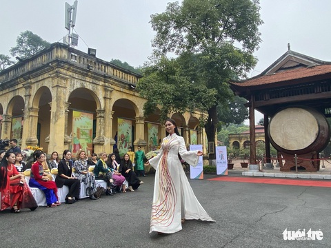 Hoa hậu Ngọc Hân bận cưới vẫn quyết tham gia Lễ hội Áo dài du lịch Hà Nội - Ảnh 4. Hoa hậu Ngọc Hân bận cưới vẫn quyết tham gia Lễ hội Áo dài du lịch Hà Nội - Ảnh 4.