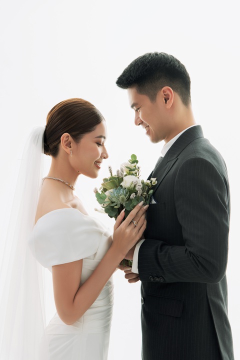 Cộng đồng mạng nhầm lẫn chồng doanh nhân của á hậu Thùy Dung là người mẫu - Ảnh 2. Cộng đồng mạng nhầm lẫn chồng doanh nhân của á hậu Thùy Dung là người mẫu - Ảnh 2.
