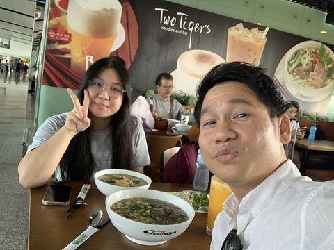 Ảnh vui sao Việt 26-11: Sơn Tùng M-TP nhí nhảnh khi chụp ảnh - Ảnh 2. Ảnh vui sao Việt 26-11: Sơn Tùng M-TP nhí nhảnh khi chụp ảnh - Ảnh 2.