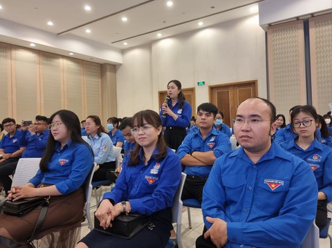 Chủ tịch UBND tỉnh Bình Dương đối thoại với đại diện một triệu thanh niên - Ảnh 1. Chủ tịch UBND tỉnh Bình Dương đối thoại với đại diện một triệu thanh niên - Ảnh 1.