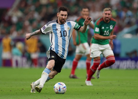 Messi nhận danh hiệu Cầu thủ xuất sắc nhất trận sau khoảnh khắc thiên tài - Ảnh 5. Messi nhận danh hiệu Cầu thủ xuất sắc nhất trận sau khoảnh khắc thiên tài - Ảnh 5.