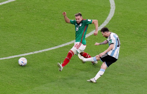 Messi nhận danh hiệu Cầu thủ xuất sắc nhất trận sau khoảnh khắc thiên tài - Ảnh 3. Messi nhận danh hiệu Cầu thủ xuất sắc nhất trận sau khoảnh khắc thiên tài - Ảnh 3.