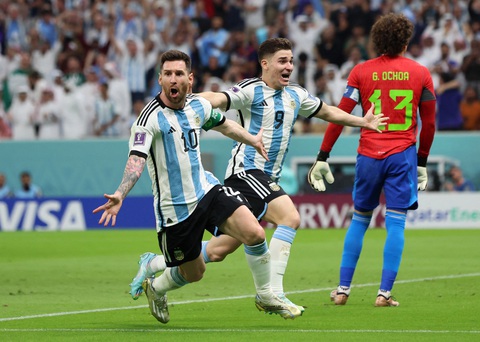 Messi nhận danh hiệu Cầu thủ xuất sắc nhất trận sau khoảnh khắc thiên tài - Ảnh 8. Messi nhận danh hiệu Cầu thủ xuất sắc nhất trận sau khoảnh khắc thiên tài - Ảnh 8.