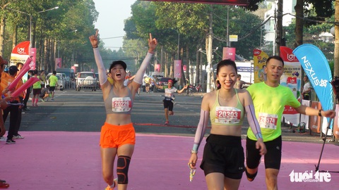 Giải Marathon đất sen hồng, vui khỏe là chính - Ảnh 4. Giải Marathon đất sen hồng, vui khỏe là chính - Ảnh 4.