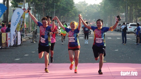 Giải Marathon đất sen hồng, vui khỏe là chính - Ảnh 11. Giải Marathon đất sen hồng, vui khỏe là chính - Ảnh 11.