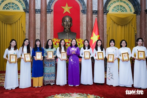 Phó chủ tịch nước mong các tài năng trẻ vừa giữ lửa, vừa truyền lửa - Ảnh 4. Phó chủ tịch nước mong các tài năng trẻ vừa giữ lửa, vừa truyền lửa - Ảnh 4.