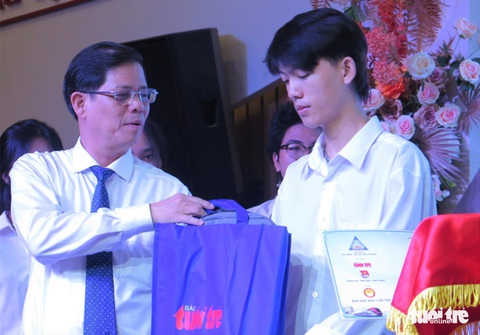 Những thủ khoa không đầu hàng số phận - Ảnh 1. Những thủ khoa không đầu hàng số phận - Ảnh 1.
