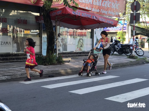 Giải Marathon đất sen hồng, vui khỏe là chính - Ảnh 6. Giải Marathon đất sen hồng, vui khỏe là chính - Ảnh 6.