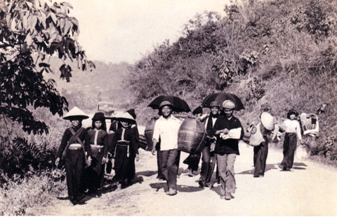 Ông Sáu Dân trên những nẻo đường đất nước - Ảnh 11. Ông Sáu Dân trên những nẻo đường đất nước - Ảnh 11.