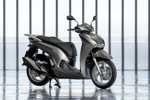 5 xe tay ga trên 300 phân khối chính hãng tại Việt Nam: Toàn giá trăm triệu, đồ chơi của nhà giàu - Ảnh 2. 5 xe tay ga trên 300 phân khối chính hãng tại Việt Nam: Toàn giá trăm triệu, đồ chơi của nhà giàu - Ảnh 2.