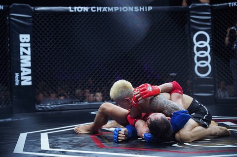 Nguyễn Trần Duy Nhất vô địch MMA Việt Nam, hơn 1,6 tỉ đồng dành cho những nhà vô địch - Ảnh 6. Nguyễn Trần Duy Nhất vô địch MMA Việt Nam, hơn 1,6 tỉ đồng dành cho những nhà vô địch - Ảnh 6.