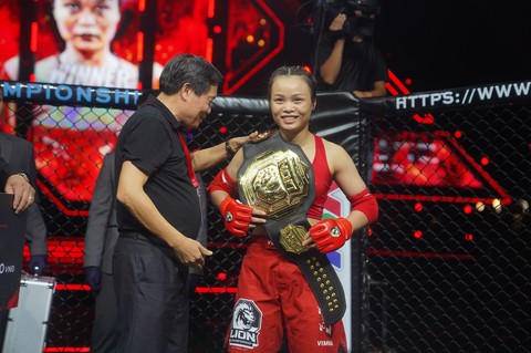 Nguyễn Trần Duy Nhất vô địch MMA Việt Nam, hơn 1,6 tỉ đồng dành cho những nhà vô địch - Ảnh 4. Nguyễn Trần Duy Nhất vô địch MMA Việt Nam, hơn 1,6 tỉ đồng dành cho những nhà vô địch - Ảnh 4.