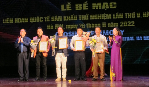 Trao giải Liên hoan quốc tế sân khấu thử nghiệm: Việt Nam ẵm gần hết giải - Ảnh 1. Trao giải Liên hoan quốc tế sân khấu thử nghiệm: Việt Nam ẵm gần hết giải - Ảnh 1.