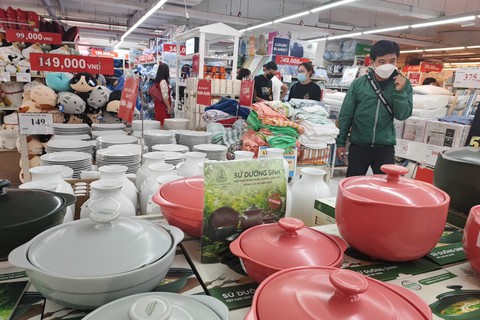 Nhiều khách bỏ về vì khuyến mãi Black Friday thấp, không như quảng cáo - Ảnh 6. Nhiều khách bỏ về vì khuyến mãi Black Friday thấp, không như quảng cáo - Ảnh 6.