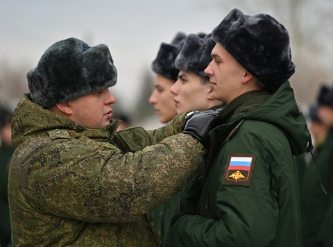 Nga đưa lính nghĩa vụ ở vùng Omsk đến các điểm đồn trú - Ảnh 3. Nga đưa lính nghĩa vụ ở vùng Omsk đến các điểm đồn trú - Ảnh 3.