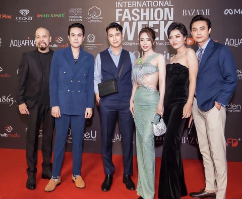Mặc đồ như đi đám cưới dự show thời trang, sao Việt bị netizen ghẹo - Ảnh 1. Mặc đồ như đi đám cưới dự show thời trang, sao Việt bị netizen ghẹo - Ảnh 1.
