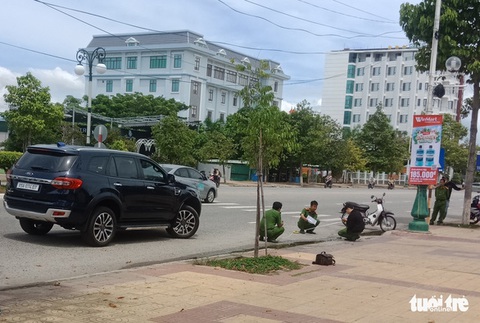 Vụ nữ sinh lớp 12 tử vong ở Ninh Thuận: Khởi tố vợ và chú của cựu thiếu tá Hoàng Văn Minh - Ảnh 1. Vụ nữ sinh lớp 12 tử vong ở Ninh Thuận: Khởi tố vợ và chú của cựu thiếu tá Hoàng Văn Minh - Ảnh 1.