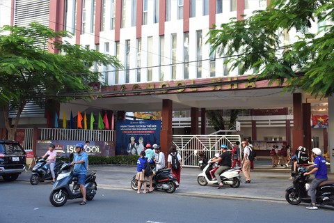 Học sinh iSchool Nha Trang đã trở lại trường sau vụ ngộ độc - Ảnh 1. Học sinh iSchool Nha Trang đã trở lại trường sau vụ ngộ độc - Ảnh 1.