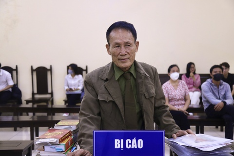 Ông Hiệp khùng: Vụ cháy xuất phát ở hai nhà bên cạnh, không phải khu phòng trọ của tôi - Ảnh 1. Ông Hiệp khùng: Vụ cháy xuất phát ở hai nhà bên cạnh, không phải khu phòng trọ của tôi - Ảnh 1.