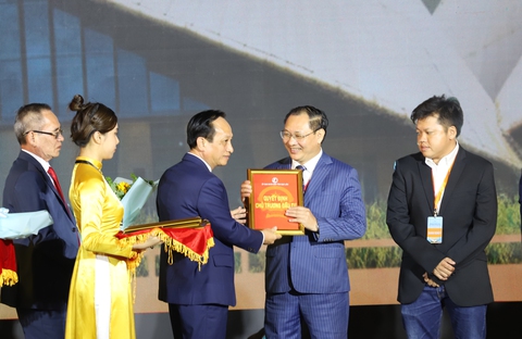 Phó thủ tướng Vũ Đức Đam: Gỡ khó được cho doanh nghiệp thì công việc chạy, thêm tình người - Ảnh 2. Phó thủ tướng Vũ Đức Đam: Gỡ khó được cho doanh nghiệp thì công việc chạy, thêm tình người - Ảnh 2.