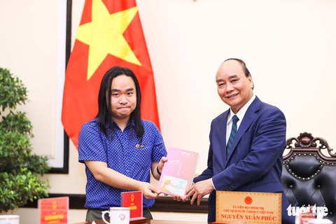 Chủ tịch nước gặp tài năng trẻ dịch ‘Truyện Kiều’ sang tiếng Anh - Ảnh 1. Chủ tịch nước gặp tài năng trẻ dịch ‘Truyện Kiều’ sang tiếng Anh - Ảnh 1.