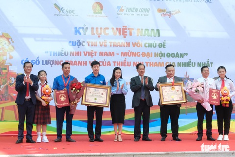 Thiếu nhi vẽ tranh mừng Đại hội Đoàn toàn quốc xác lập kỷ lục Việt Nam - Ảnh 1. Thiếu nhi vẽ tranh mừng Đại hội Đoàn toàn quốc xác lập kỷ lục Việt Nam - Ảnh 1.