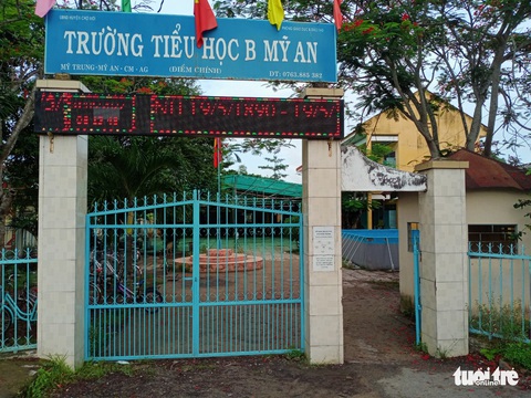 Hiệu trưởng gửi ảnh khỏa thân kỷ niệm để dọa bạn gái - Ảnh 1. Hiệu trưởng gửi ảnh khỏa thân kỷ niệm để dọa bạn gái - Ảnh 1.