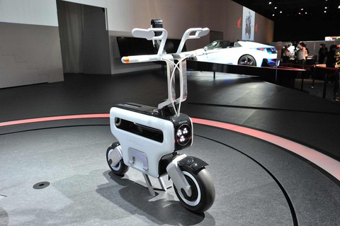 Honda Motocompacto - Xe máy điện gấp gọn, vừa cốp ô tô - Ảnh 1. Honda Motocompacto - Xe máy điện gấp gọn, vừa cốp ô tô - Ảnh 1.