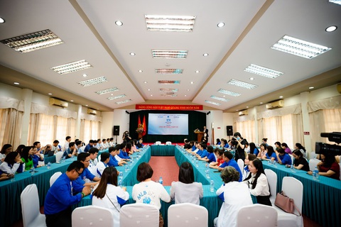 ‘Chia sẻ cùng thầy cô’ năm 2022: Vinh danh nhà giáo để gìn giữ truyền thống tôn sư trọng đạo - Ảnh 1. ‘Chia sẻ cùng thầy cô’ năm 2022: Vinh danh nhà giáo để gìn giữ truyền thống tôn sư trọng đạo - Ảnh 1.