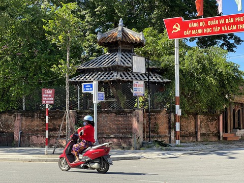 Thêm một công trình trái phép ‘ồn ào’ bị tháo dỡ - Ảnh 1. Thêm một công trình trái phép ‘ồn ào’ bị tháo dỡ - Ảnh 1.