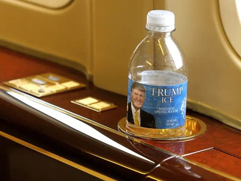 Bên trong chiếc Trump Force One: Dinh thự trên không của cựu tổng thống Donald Trump - Ảnh 24. Bên trong chiếc Trump Force One: Dinh thự trên không của cựu tổng thống Donald Trump - Ảnh 24.
