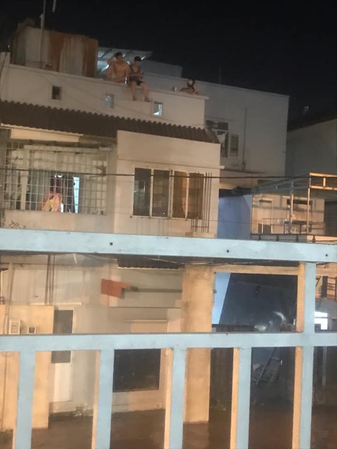 Nước ngập lênh láng tại phường Linh Đông, TP Thủ Đức - Ảnh 6. Nước ngập lênh láng tại phường Linh Đông, TP Thủ Đức - Ảnh 6.