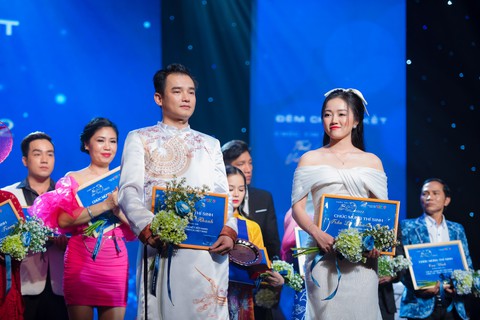 Lâm Hùng chơi lớn, mời luôn 2 thí sinh Tình ca Việt Nam làm ca sĩ độc quyền - Ảnh 1. Lâm Hùng chơi lớn, mời luôn 2 thí sinh Tình ca Việt Nam làm ca sĩ độc quyền - Ảnh 1.