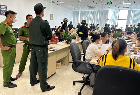 Bảo vệ nợ tiền bên ngoài, hiệu trưởng, ban giám hiệu bỗng dưng bị uy hiếp đòi nợ - Ảnh 1. Bảo vệ nợ tiền bên ngoài, hiệu trưởng, ban giám hiệu bỗng dưng bị uy hiếp đòi nợ - Ảnh 1.