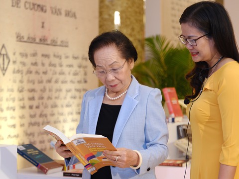 Các chuyên gia, nhà quản lý thảo luận về các hệ giá trị và chuẩn mực con người Việt Nam - Ảnh 2. Các chuyên gia, nhà quản lý thảo luận về các hệ giá trị và chuẩn mực con người Việt Nam - Ảnh 2.