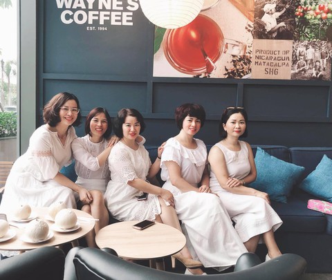 Thói quen ngồi chéo chân tưởng đẹp và nữ tính nhưng gây hại cho cơ thể như thế nào? - Ảnh 1. Thói quen ngồi chéo chân tưởng đẹp và nữ tính nhưng gây hại cho cơ thể như thế nào? - Ảnh 1.