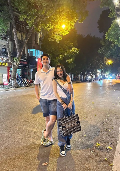 Ảnh vui sao Việt 29-11: Khánh Thi - Phan Hiển nhảy múa dưới tháp Eiffel - Ảnh 3. Ảnh vui sao Việt 29-11: Khánh Thi - Phan Hiển nhảy múa dưới tháp Eiffel - Ảnh 3.