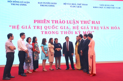 Cần tạo ra một cuộc vận động lớn về xây dựng và thực hành các hệ giá trị Việt Nam - Ảnh 2. Cần tạo ra một cuộc vận động lớn về xây dựng và thực hành các hệ giá trị Việt Nam - Ảnh 2.