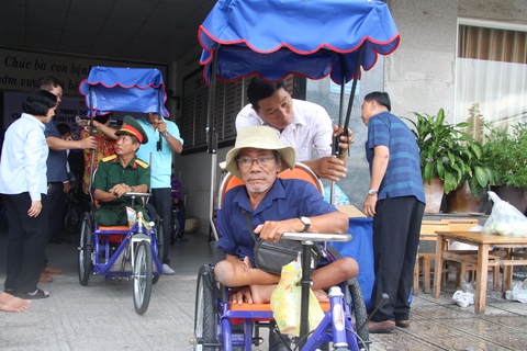 Tặng 50 xe lắc yêu thương cho người khuyết tật Kiên Giang có thêm phương tiện mưu sinh - Ảnh 2. Tặng 50 xe lắc yêu thương cho người khuyết tật Kiên Giang có thêm phương tiện mưu sinh - Ảnh 2.