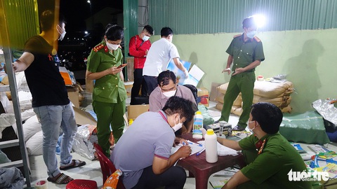 Bắt quả tang hai người sản xuất thuốc bảo vệ thực vật giả nhãn hiệu nước ngoài - Ảnh 1. Bắt quả tang hai người sản xuất thuốc bảo vệ thực vật giả nhãn hiệu nước ngoài - Ảnh 1.