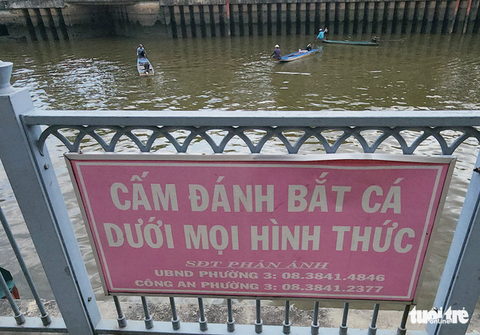 Xuyệt điện đánh bắt cá vẫn tung hoành trên kênh Nhiêu Lộc - Thị Nghè giữa ban ngày - Ảnh 4. Xuyệt điện đánh bắt cá vẫn tung hoành trên kênh Nhiêu Lộc - Thị Nghè giữa ban ngày - Ảnh 4.