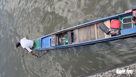 Xuyệt điện đánh bắt cá vẫn tung hoành trên kênh Nhiêu Lộc - Thị Nghè giữa ban ngày - Ảnh 5. Xuyệt điện đánh bắt cá vẫn tung hoành trên kênh Nhiêu Lộc - Thị Nghè giữa ban ngày - Ảnh 5.