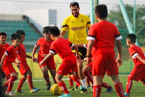 Cầu thủ nhí Việt Nam đánh bại các danh thủ Borussia Dortmund - Ảnh 3. Cầu thủ nhí Việt Nam đánh bại các danh thủ Borussia Dortmund - Ảnh 3.
