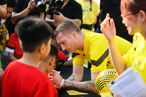 Cầu thủ nhí Việt Nam đánh bại các danh thủ Borussia Dortmund - Ảnh 2. Cầu thủ nhí Việt Nam đánh bại các danh thủ Borussia Dortmund - Ảnh 2.