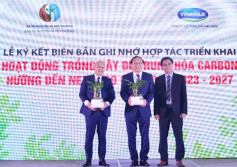 Hướng đến mục tiêu Net Zero 2050, Vinamilk dành 15 tỉ đồng trồng cây để trung hòa carbon - Ảnh 5. Hướng đến mục tiêu Net Zero 2050, Vinamilk dành 15 tỉ đồng trồng cây để trung hòa carbon - Ảnh 5.