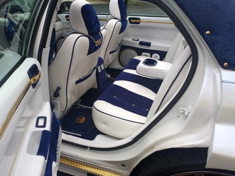 Rolls-Royce đặc biệt được rao bán chưa tới 500 triệu đồng - Ảnh 4. Rolls-Royce đặc biệt được rao bán chưa tới 500 triệu đồng - Ảnh 4.