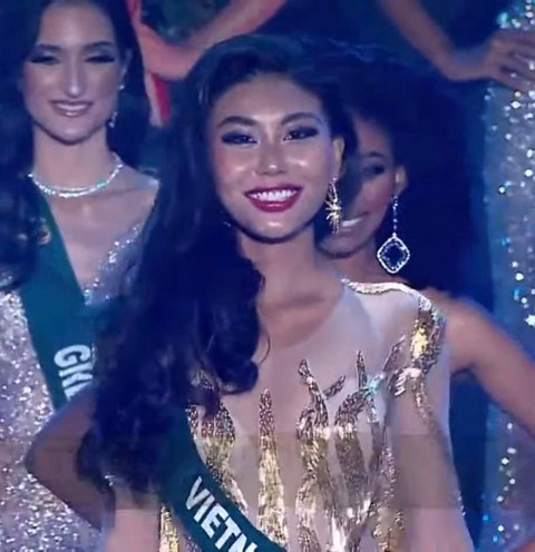 Out top 12 Miss Earth, Thạch Thu Thảo vẫn tỏa sáng tại chung kết - Ảnh 3. Out top 12 Miss Earth, Thạch Thu Thảo vẫn tỏa sáng tại chung kết - Ảnh 3.
