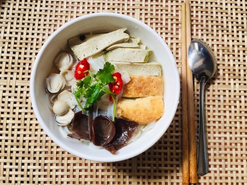 Ngát thơm tô phở chay của mẹ, không cần thịt cũng đủ thỏa cơn ghiền - Ảnh 1. Ngát thơm tô phở chay của mẹ, không cần thịt cũng đủ thỏa cơn ghiền - Ảnh 1.