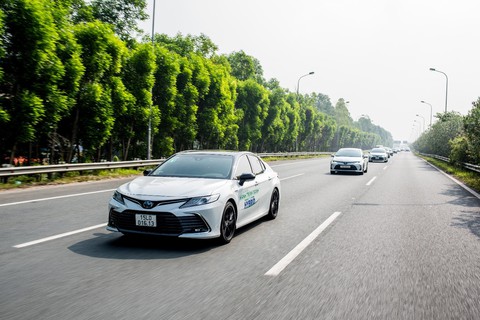 Xe hybrid - giải pháp giúp tiết kiệm với cơ chế tự sạc pin - Ảnh 2. Xe hybrid - giải pháp giúp tiết kiệm với cơ chế tự sạc pin - Ảnh 2.