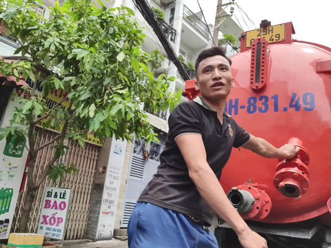Giám đốc Sở Tài nguyên và Môi trường TP.HCM nói gì sau khi Tuổi Trẻ phanh phui vụ xả thải bậy? - Ảnh 4. Giám đốc Sở Tài nguyên và Môi trường TP.HCM nói gì sau khi Tuổi Trẻ phanh phui vụ xả thải bậy? - Ảnh 4.